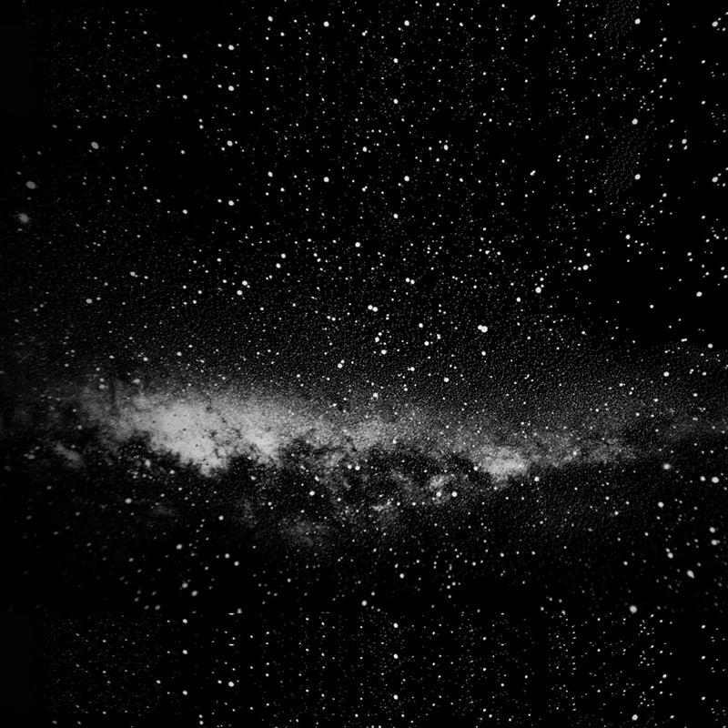 Detalle nítido de la proyección de la Vía Láctea y un cielo estrellado realista generado por el proyector Lovuris Nova.